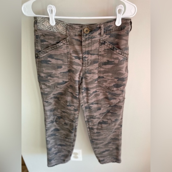 By Anthropologie Mavis Embroidered Green Camo Utility Pants - Size 26 - Picture 7 of 12